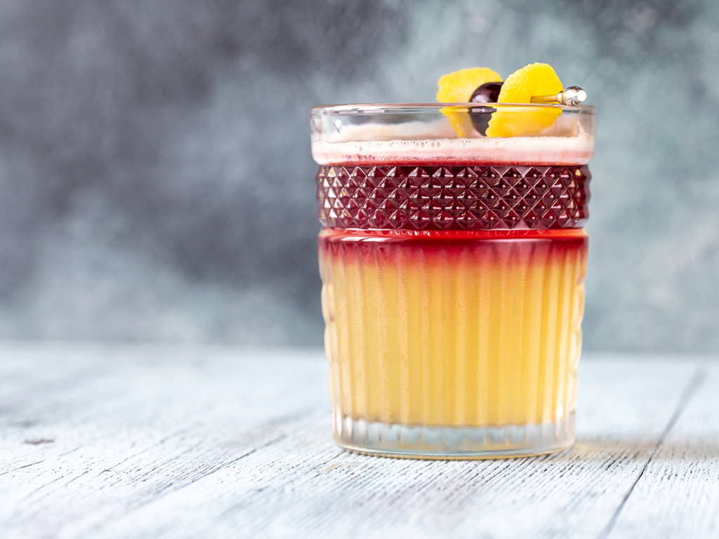 The Bold and Elegant New York Sour Cocktail: Unleash the Perfect Blend